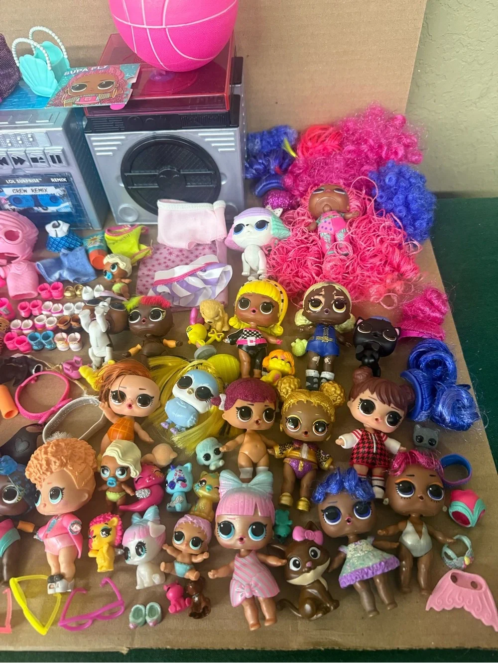 Awesome!!  L.O.L. Surprise! Dolls & Accessories Bulk !!!!